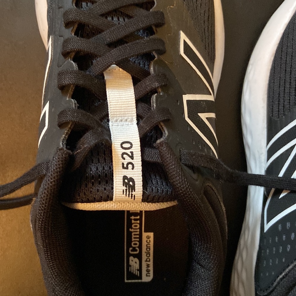 New Balance women’s 520 sneakers, size US9 - Picture 7 of 8